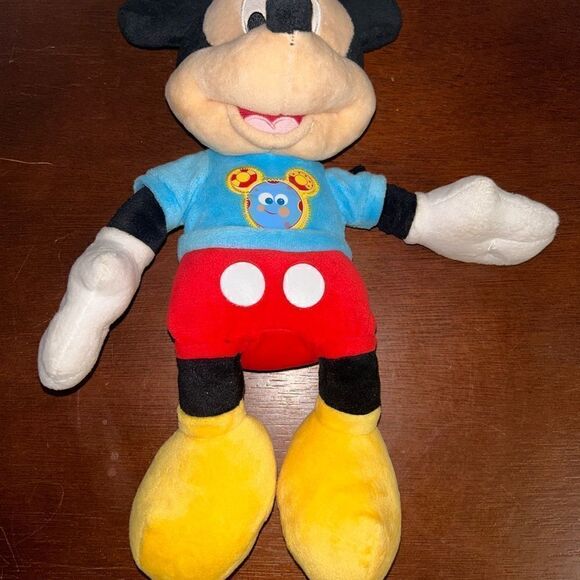 Disney Jr Mickey Mouse singing doll - Picture 2 of 3